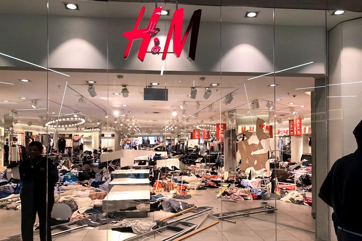 Фирма h m. HM HM HM. H M магазин. Магазин н м. Одежда фирмы h&m.